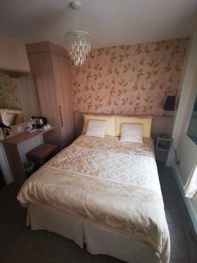 Bed and Breakfast The Stafford Блекпул Номер фото